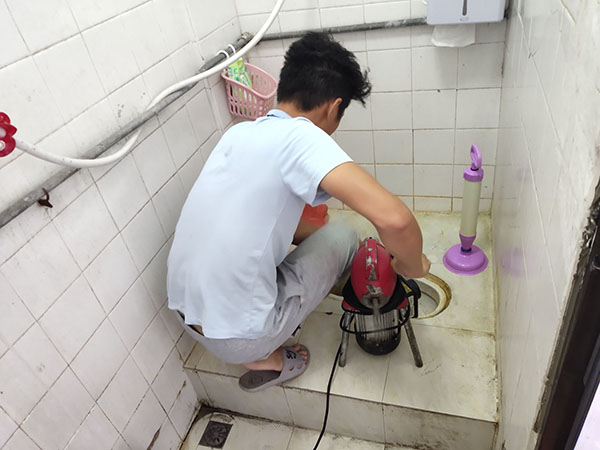 南昌管道堵塞冒臭氣 專業(yè)師傅現(xiàn)場(chǎng)解決問(wèn)題